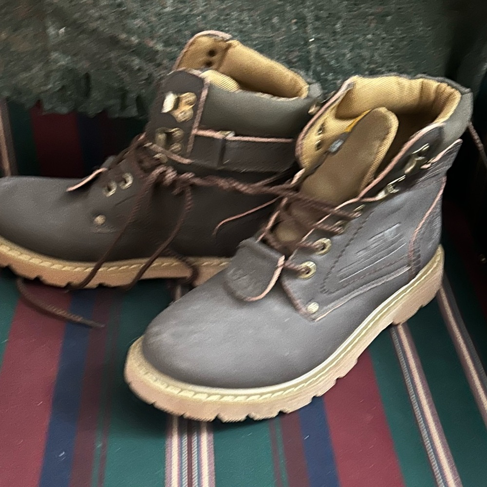 NWOT Men’s Size 40 Caterpillar Boots